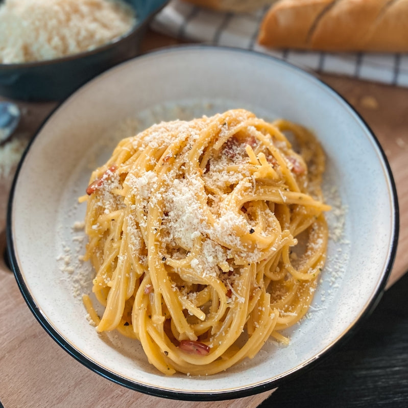 Nærbilde av pasta carbonara retten fra oppskrift i e-bok av Elena Mellingen.